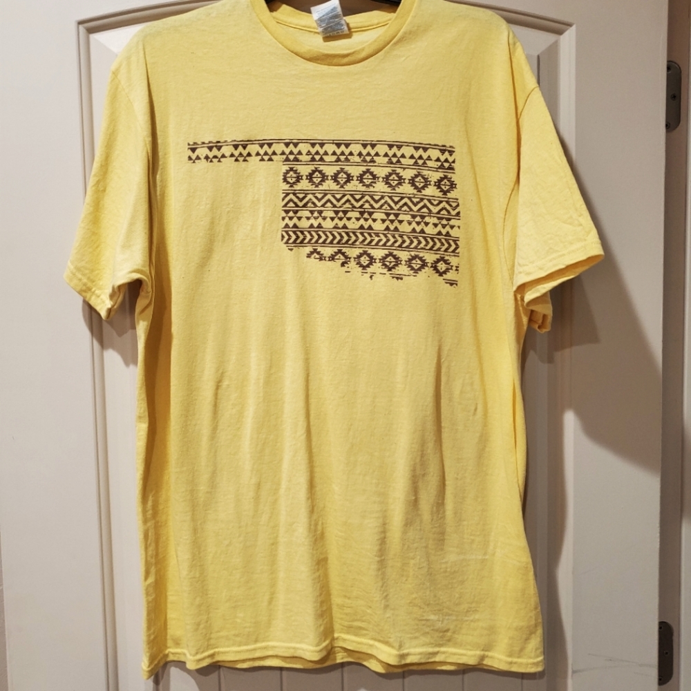 🎈2for$10🎈Oklahoma tribal print tee.